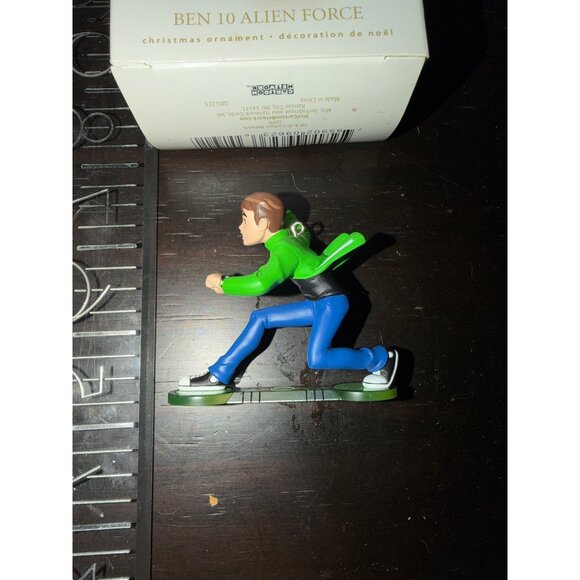 Hallmark Ben 10 Alien Force Keepsake Christmas Ornament - Picture 3 of 3